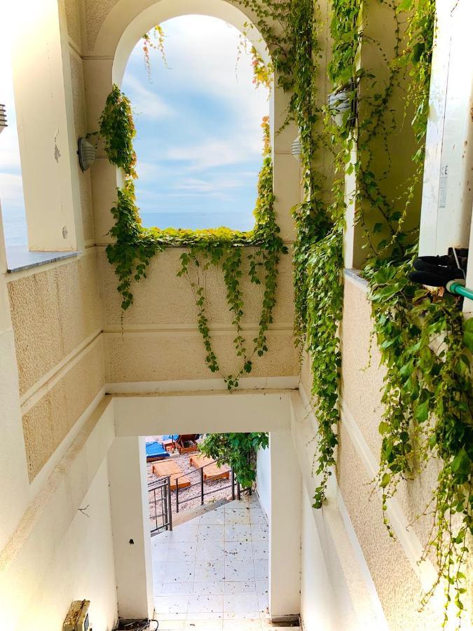 Sound Of The Sea Apartment Sveti Stefan Exteriér fotografie